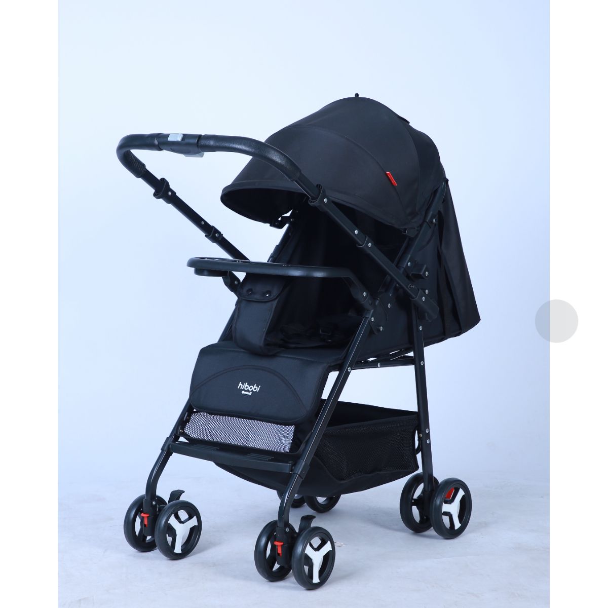 هاي بوبي أوميني عربة طفل رمادي فاتح  في الهواء الطلق